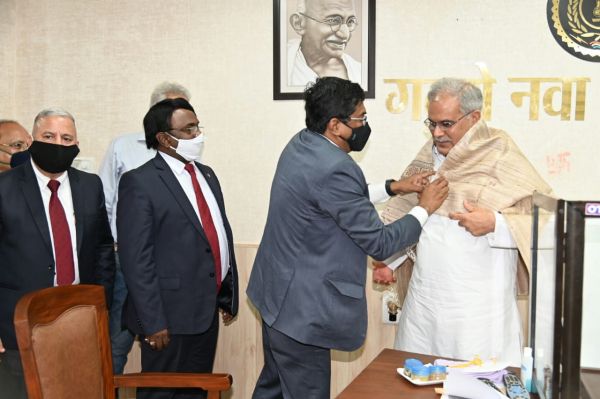 मुख्यमंत्री भूपेश बघेल से पीएनबी के कार्यपालक निदेशक ने की मुलाकात 