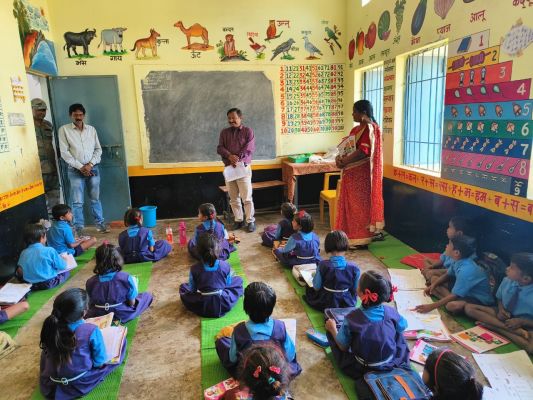 दुर्ग :प्राथमिक शाला में महीनेभर से मध्यान्ह भोजन बंद संभागायुक्त ने तत्काल  शिक्षा अधिकारी को किया निलंबित   