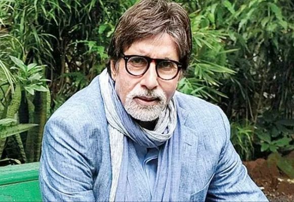 गुलाब बेच रही मासूम को देख भावुक हुए अमिताभ