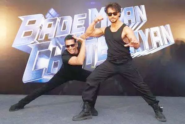 अक्षय कुमार अपने भाई टाइगर श्रॉफ के लिए चीयरलीडर बने