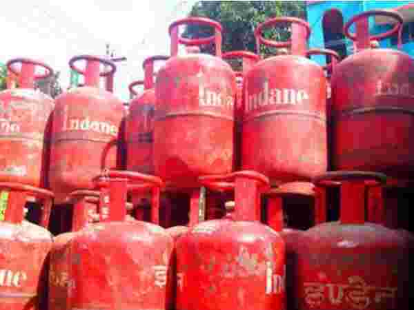  LPG सिलेंडर के दाम में हुई बढ़ोतरी 