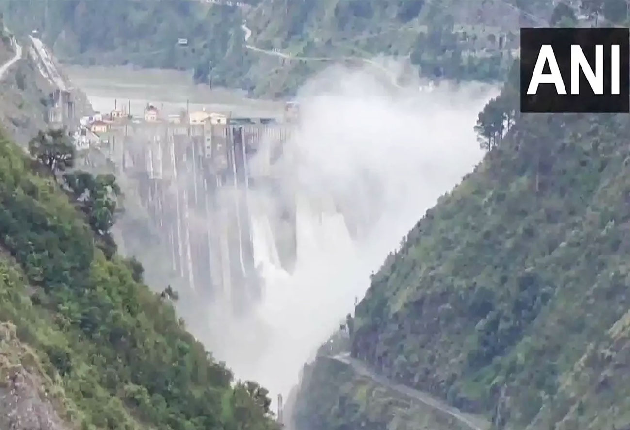 भारी बारिश के कारण चिनाब नदी उफान पर, डोडा में कई लोगों के हताहत होने की खबर