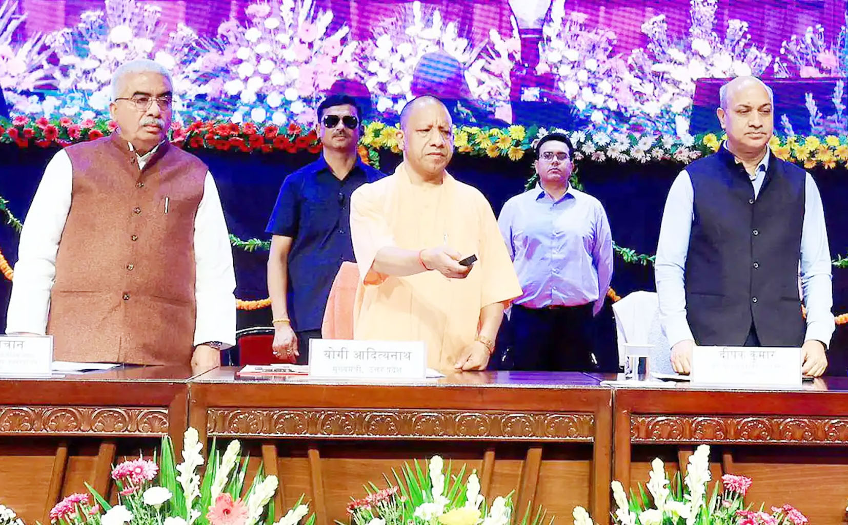 CM योगी आदित्यनाथ ने युवाओं को दिए दो बड़े तोहफे
