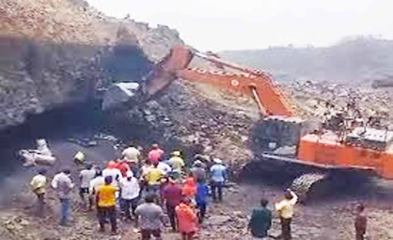 अवैध कोयला खनन के दौरान बड़ा हादसा