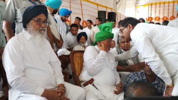  ओपी चौटाला ने की प्रकाश सिंह बादल से मुलाकात 