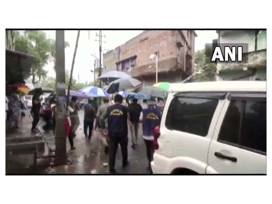 VIDEO : बीजेपी सांसद के घर पर फेंका गया बम
