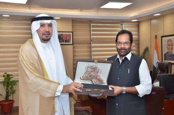  केंद्रीय मंत्री मुख्तार अब्बास नकवी से कुवैत के राजदूत ने की भेट 