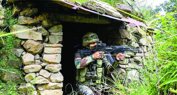  जम्मू-कश्मीर में आतंकी मुठभेड़ में लश्कर का खूंखार कमांडर ढेर