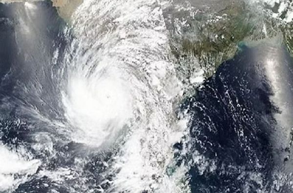 बंगाल की खाड़ी में बन रहा चक्रवाती तूफान