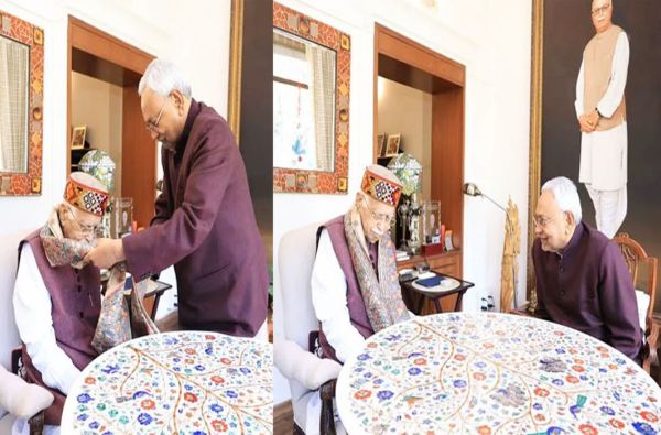 CM नीतीश कुमार ने पूर्व उपप्रधानमंत्री लालकृष्ण आडवाणी से की मुलाकात