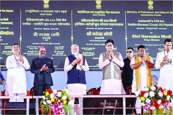 प्रधानमंत्री नरेंद्र मोदी ने पश्चिम बंगाल में 15,000 करोड़ परियोजनाओं का किया उद्घाटन