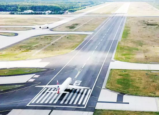 नोएडा इंटरनेशनल एयरपोर्ट जेवर के 3900 मीटर लंबा रनवे का काम पूरा हुआ