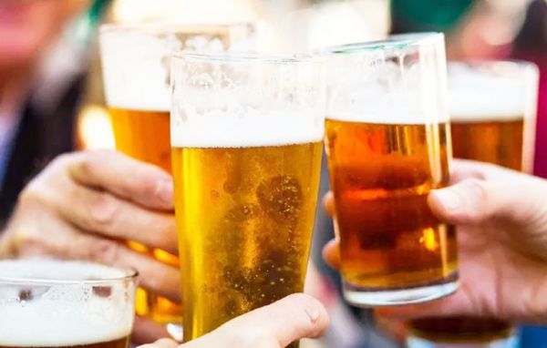 जानें अब कितने रुपये में मिलेगी बीयर, देसी और अंग्रेजी शराब