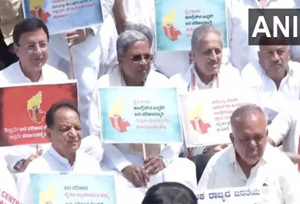 कांग्रेस नेताओं ने केंद्र सरकार के खिलाफ किया विरोध प्रदर्शन