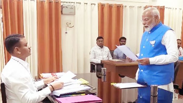 प्रधानमंत्री नरेन्द्र मोदी ने वाराणसी में नामांकन दाखिल किया