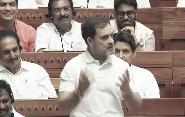 राहुल गांधी के बयान पर संसद में हंगामा