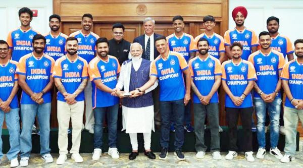 PM मोदी ने भारतीय टीम से मुलाकात के बाद शेयर की फोटो