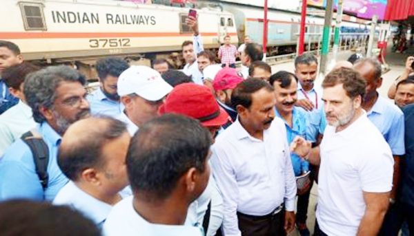 राहुल गांधी की लोको पायलटों से मुलाकात पर रेलवे का बड़ा बयान