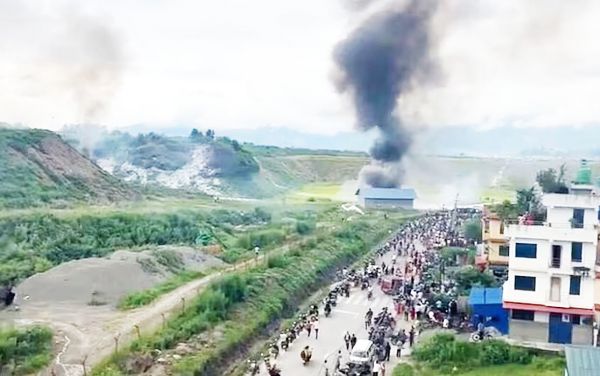काठमांडू में टेक ऑफ के दौरान यात्री विमान क्रैश, लगी आग