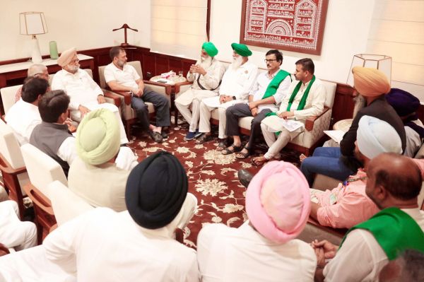 राहुल गांधी से मिला किसान नेताओं का प्रतिनिधिमंडल