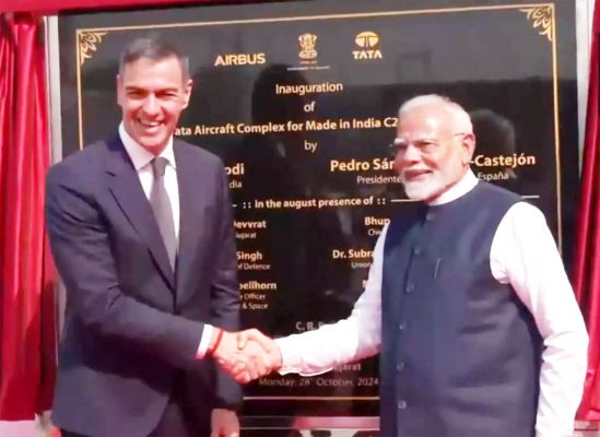 PM नरेंद्र मोदी ने टाटा एयरक्राफ्ट कॉम्प्लेक्स का किया उद्घाटन