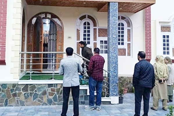जम्मू-कश्मीर पुलिस की CIK ने आतंकी मामलों को लेकर कई जगहों पर मारा छापा