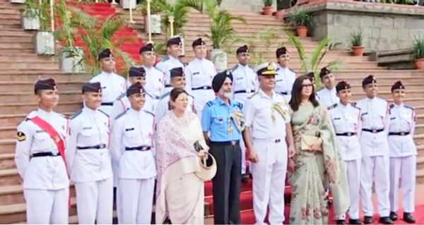 एनडीए से 17 महिला कैडेट्स हुई पास