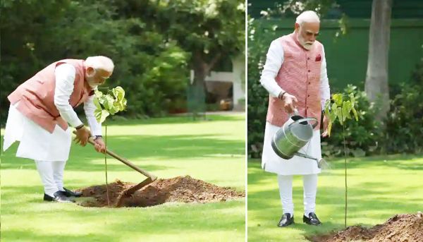 पीएम मोदी ने लगाया कच्छ की महिलाओं से मिला सिंदूर का पौधा