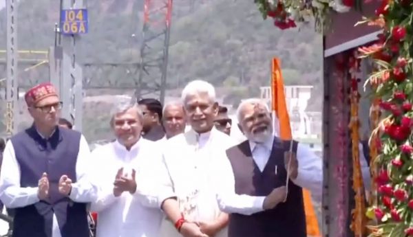 प्रधानमंत्री मोदी ने दुनिया के सबसे ऊंचे चिनाब ब्रिज का उद्घाटन किया