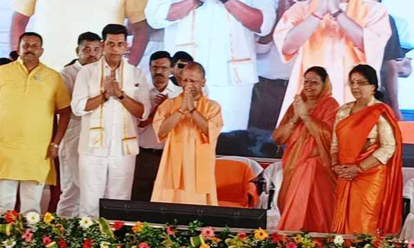 CM योगी ने गोरखपुर के पार्षदों को निर्देश दिया कि सफाई पर विशेष ध्यान दें