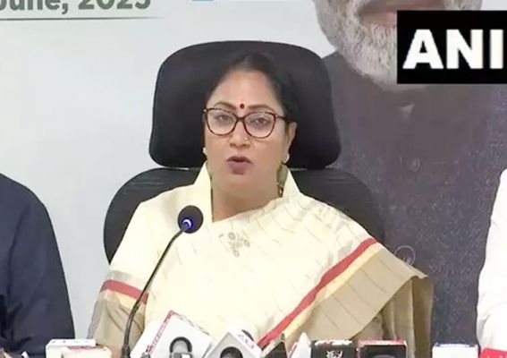 दिल्ली की मुख्यमंत्री ने नेतृत्व के 11 वर्ष पूरे करने पर प्रधानमंत्री मोदी की प्रशंसा की