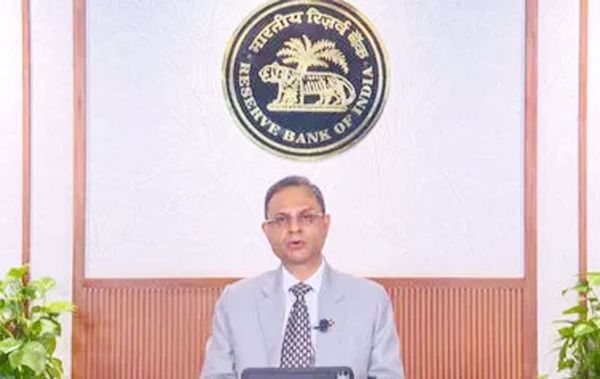 भारतीय शेयर बाजार में मजबूती, RBIकी ब्याज दरों में कटौती बनी सोने पर सुहागा