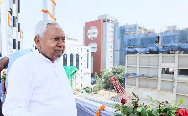 नीतीश कुमार ने पटना में बिहार के पहले डबल-डेकर फ्लाईओवर का उद्घाटन किया
