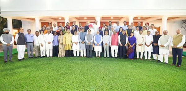 PM मोदी ने ऑपरेशन सिंदूर आउटरीच के सर्वदलीय प्रतिनिधियों से की मुलाकात