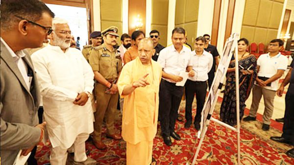 CM योगी ने वाराणसी में मध्य क्षेत्रीय परिषद की बैठक की तैयारियों का जायजा लिया