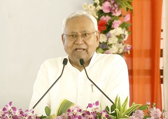 CM नीतीश कुमार ने सीवान में PM नरेंद्र मोदी की तारीफ की