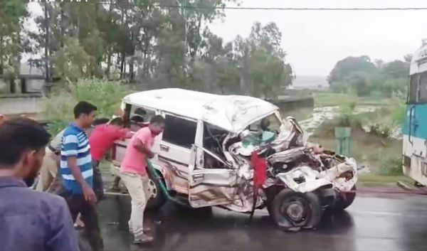भीषण सड़क दुर्घटना में 9 लोगों की मौत, शादी समारोह से लौट रहे थे