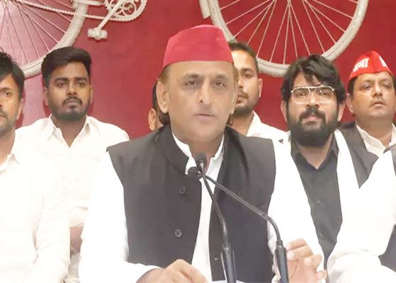 भाजपा सरकार शिक्षा और शिक्षक विरोधी है : अखिलेश यादव