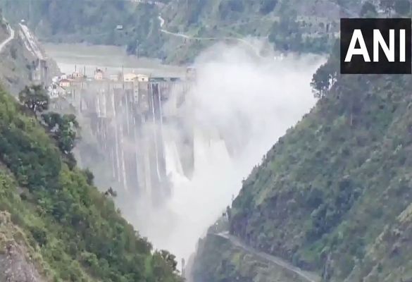 भारी बारिश के कारण चिनाब नदी उफान पर, डोडा में कई लोगों के हताहत होने की खबर