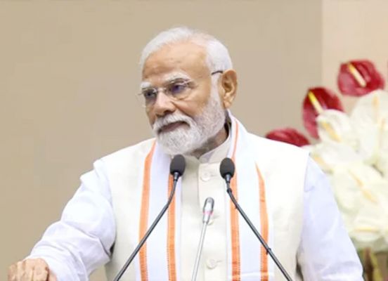 आचार्य विद्यानंद भारतीय परंपरा के आधुनिक प्रकाश स्तंभ, हमें विकास और विरासत को साथ लेकर बढ़ना है : पीएम मोदी