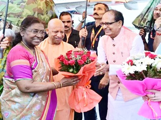 राष्ट्रपति द्रौपदी मुर्मू उत्तर प्रदेश के दो दिवसीय दौरे से पहले बरेली पहुंचीं