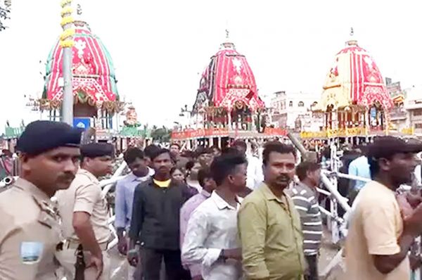 भगवान जगन्नाथ की रथ यात्रा के चौथे दिन पुरी में उमड़े श्रद्धालु
