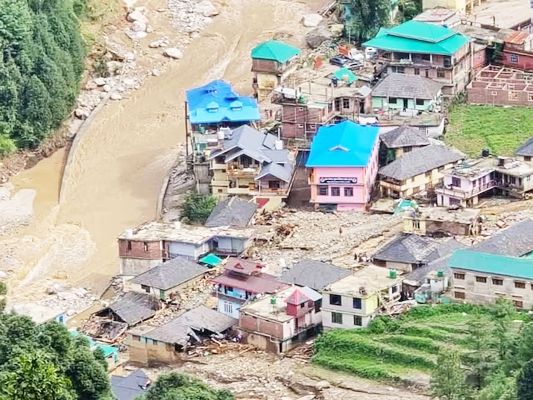 मंडी में भारी तबाही से जानमाल का नुकसान, अब तक 13 की मौत