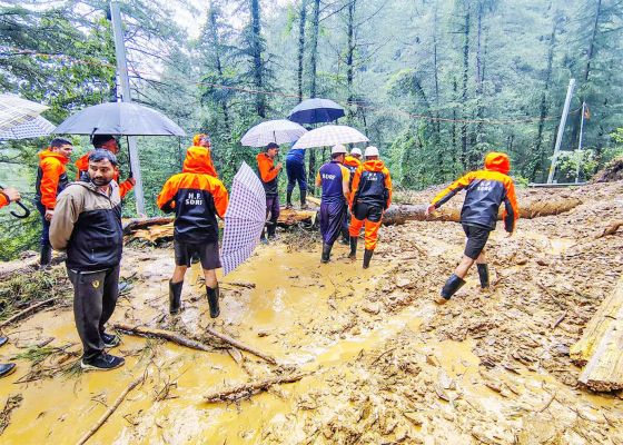 हिमाचल प्रदेश में भारी बारिश, सार्वजनिक उपयोगिताएँ बाधित