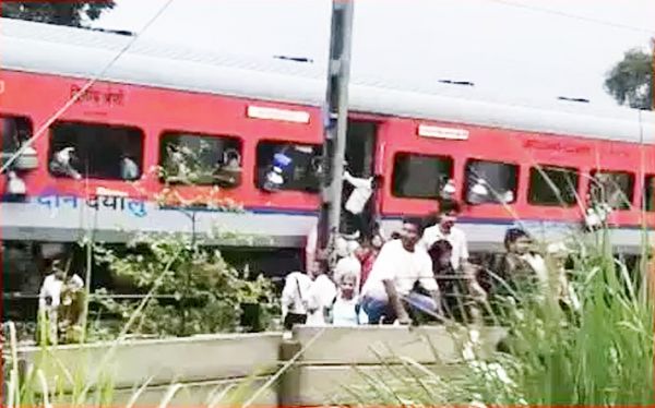कानपुर में बड़ा रेल हादसा होते-होते बचा, ड्राइवर की हो रही तारीफ