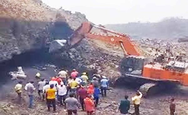 अवैध कोयला खनन के दौरान बड़ा हादसा