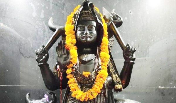 अगले 6 महीने तक इन राशि वालों पर मेहरबान रहेंगे शनिदेव