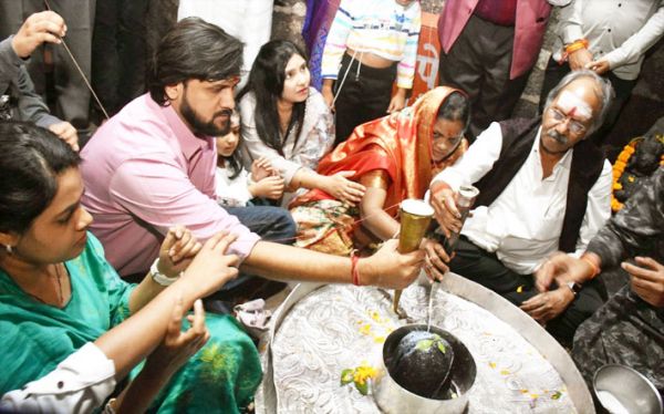शिक्षा मंत्री बृजमोहन अग्रवाल ने भोरमदेव मंदिर में भगवान शिव की पूजा-अर्चना की