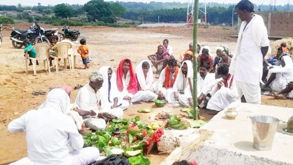 कृषक दंपती ने सार्वजनिक मंदिर निर्माण के लिए 5 एकड़ जमीन की दान