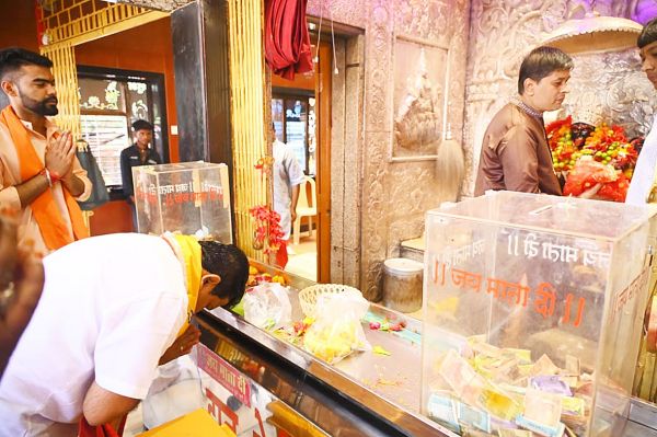 उपमुख्यमंत्री विजय शर्मा ने काली माता मंदिर में पूजा-अर्चना कर प्रदेशवासियों की खुशहाली की कामना की